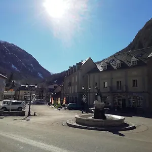 appartement-troumouse.midi-pyreneeshotels.com/