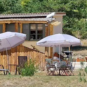 Petit Dans La Prairie Saint-Auban (Alpes-Maritimes)